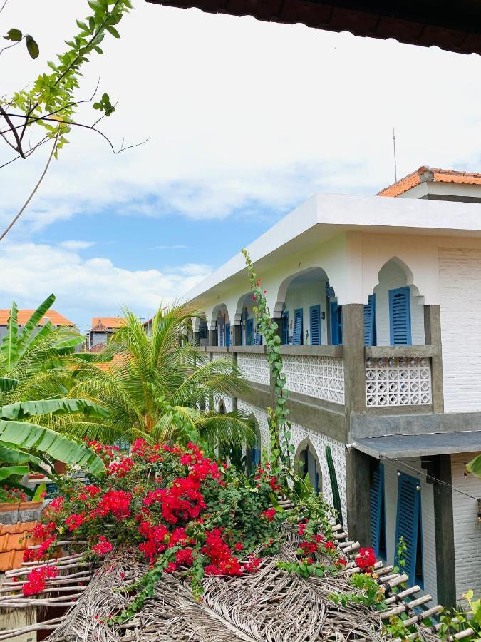 Sunflower Stay And Surf Canggu Екстериор снимка