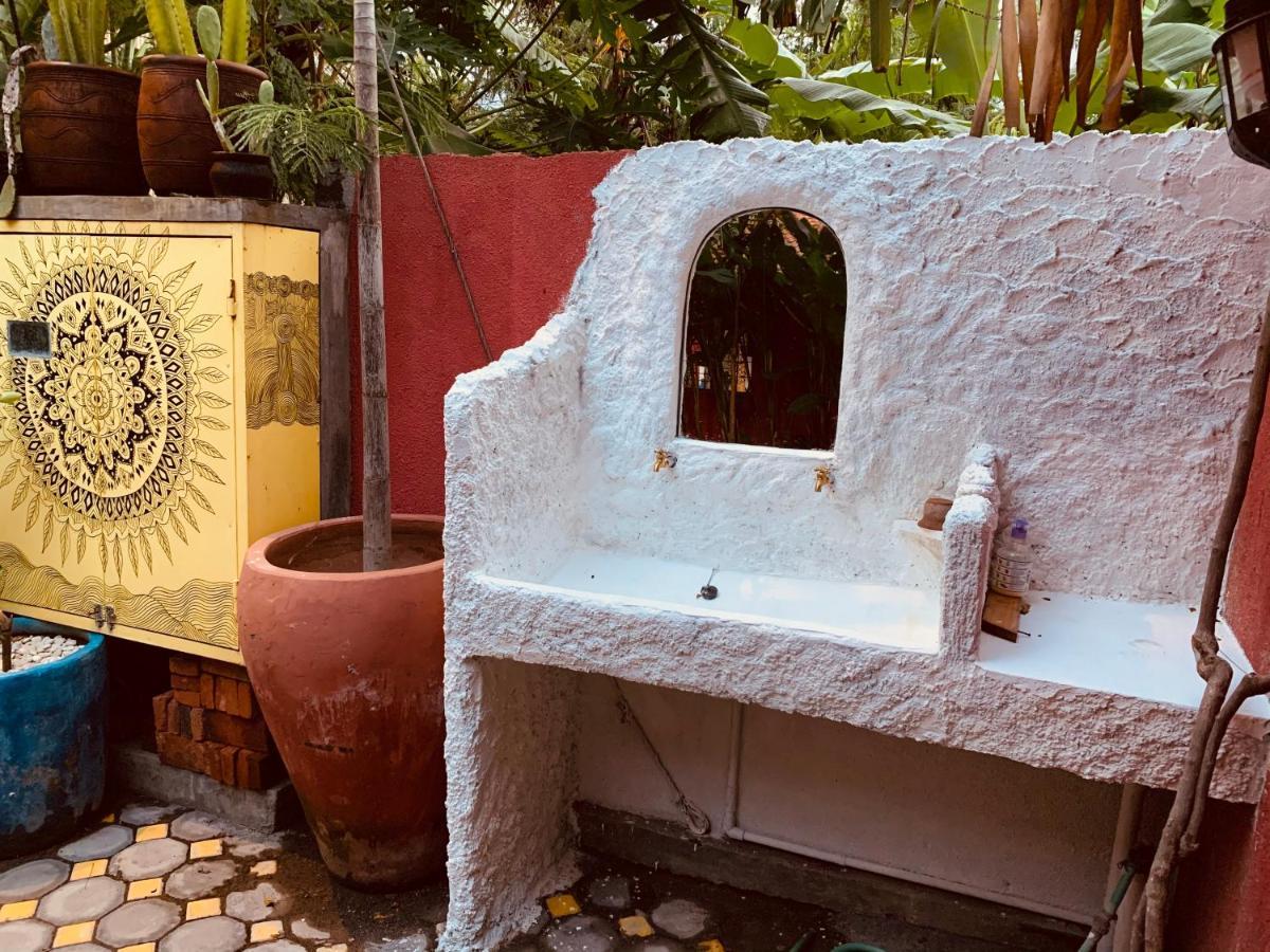 Sunflower Stay And Surf Canggu Екстериор снимка