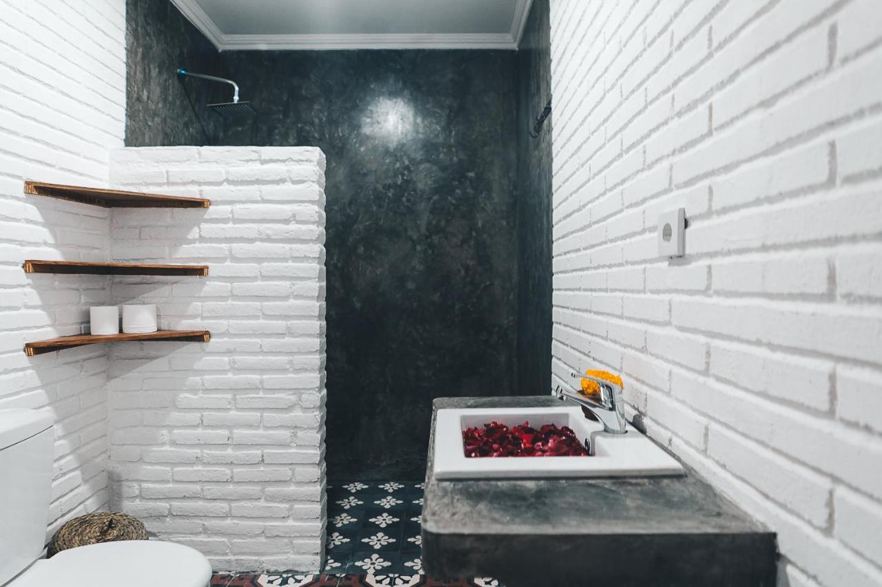 Sunflower Stay And Surf Canggu Екстериор снимка
